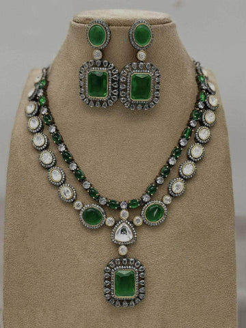 Ishhaara Green Trinket Necklace