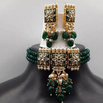Ishhaara Green Triple Square Choker Necklace Set