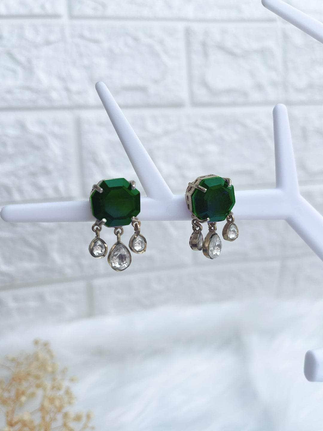 Ishhaara Twinkle Kundan Stud Earrings Green