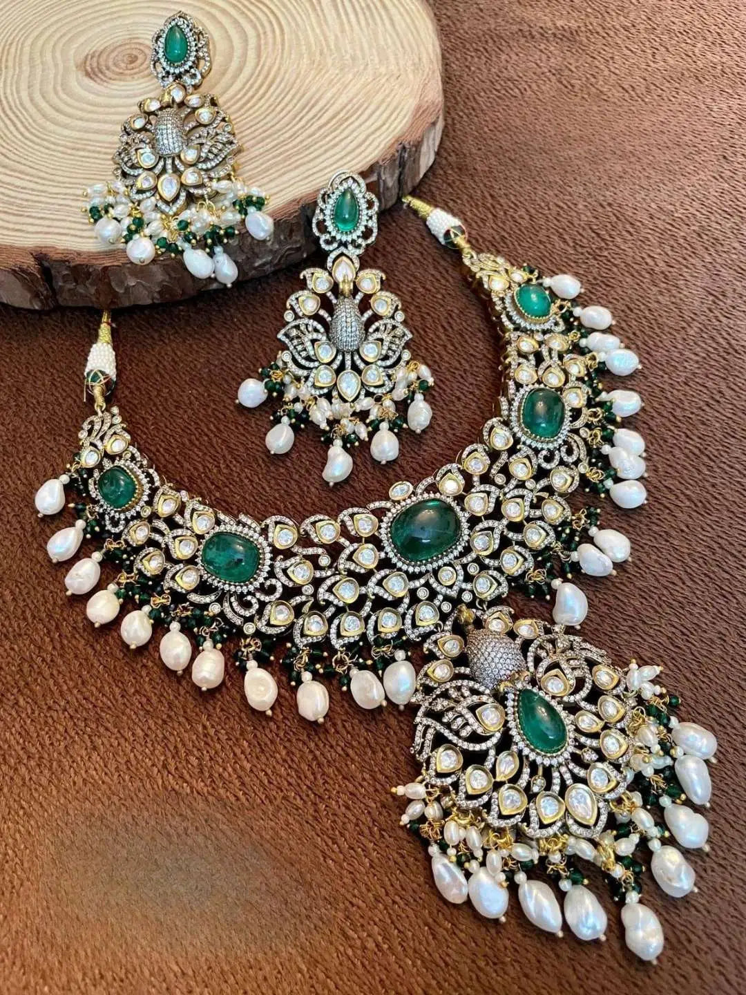 Ishhaara Green Victorian Dancing Peacock Choker Necklace