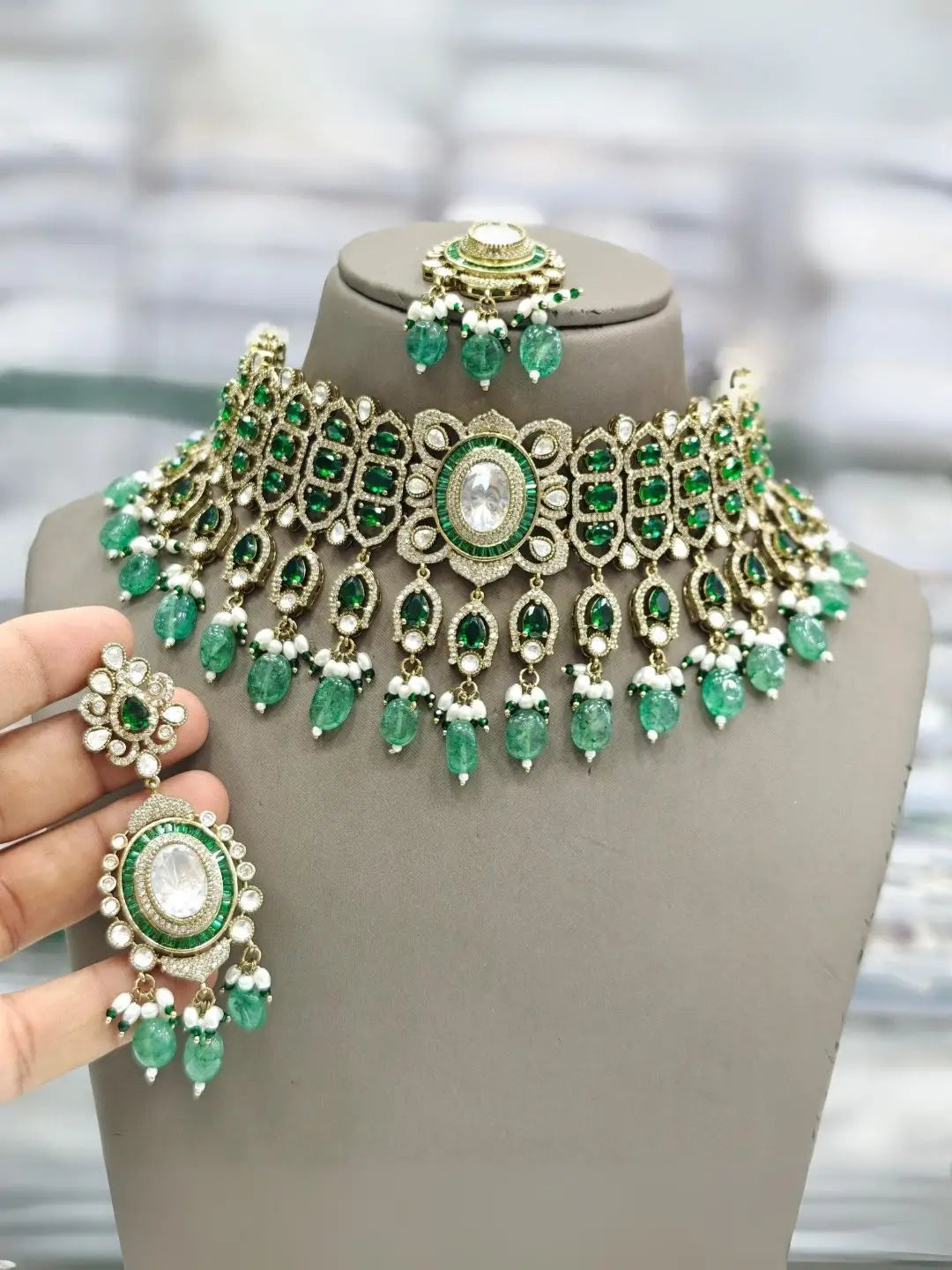 Ishhaara Green Victorian Polish Oval Shaped Center Stone Studded Choker
