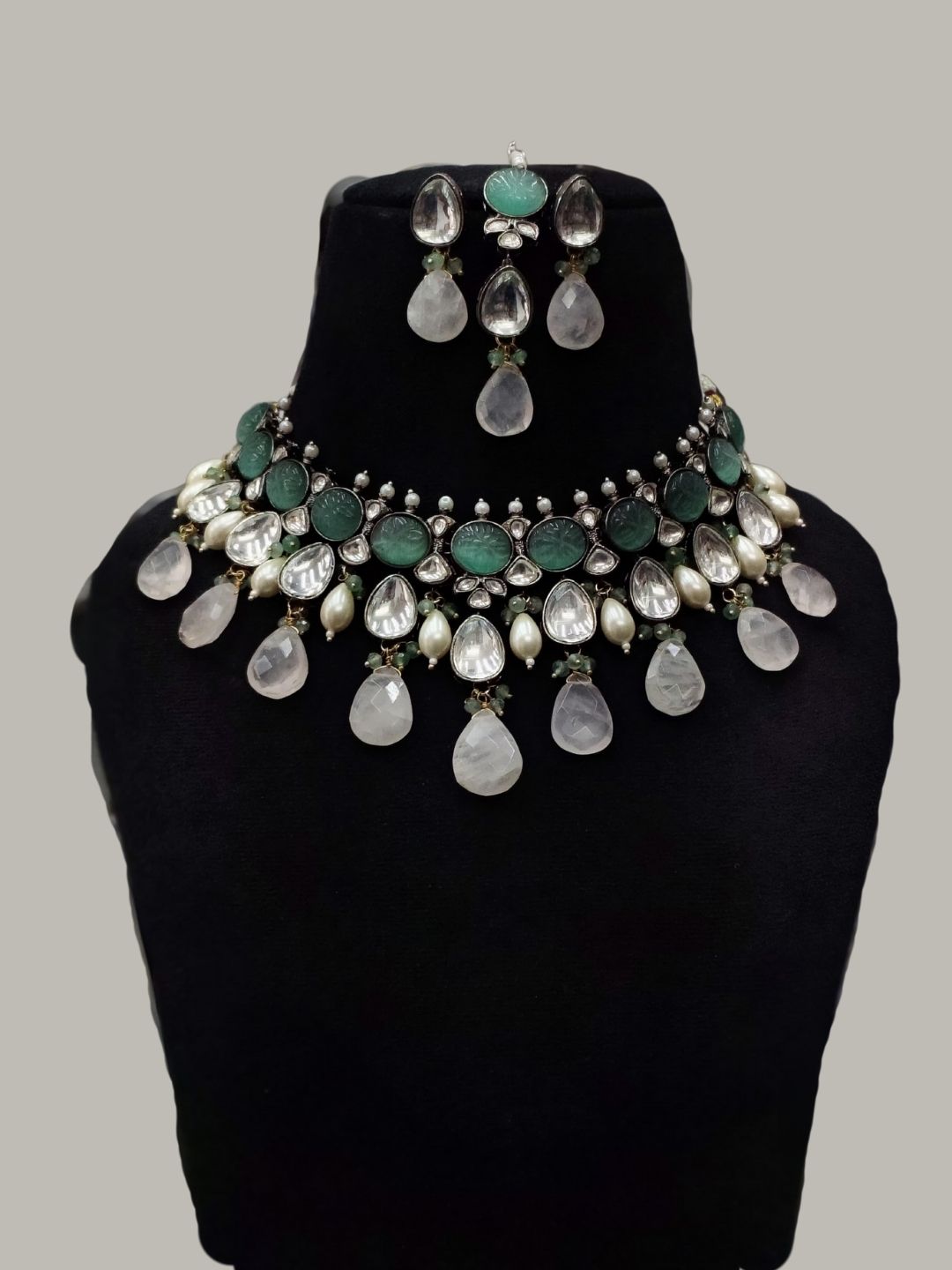 Ishhaara Green Victorian Style Kundan Polki Necklace With Fluorite Beads