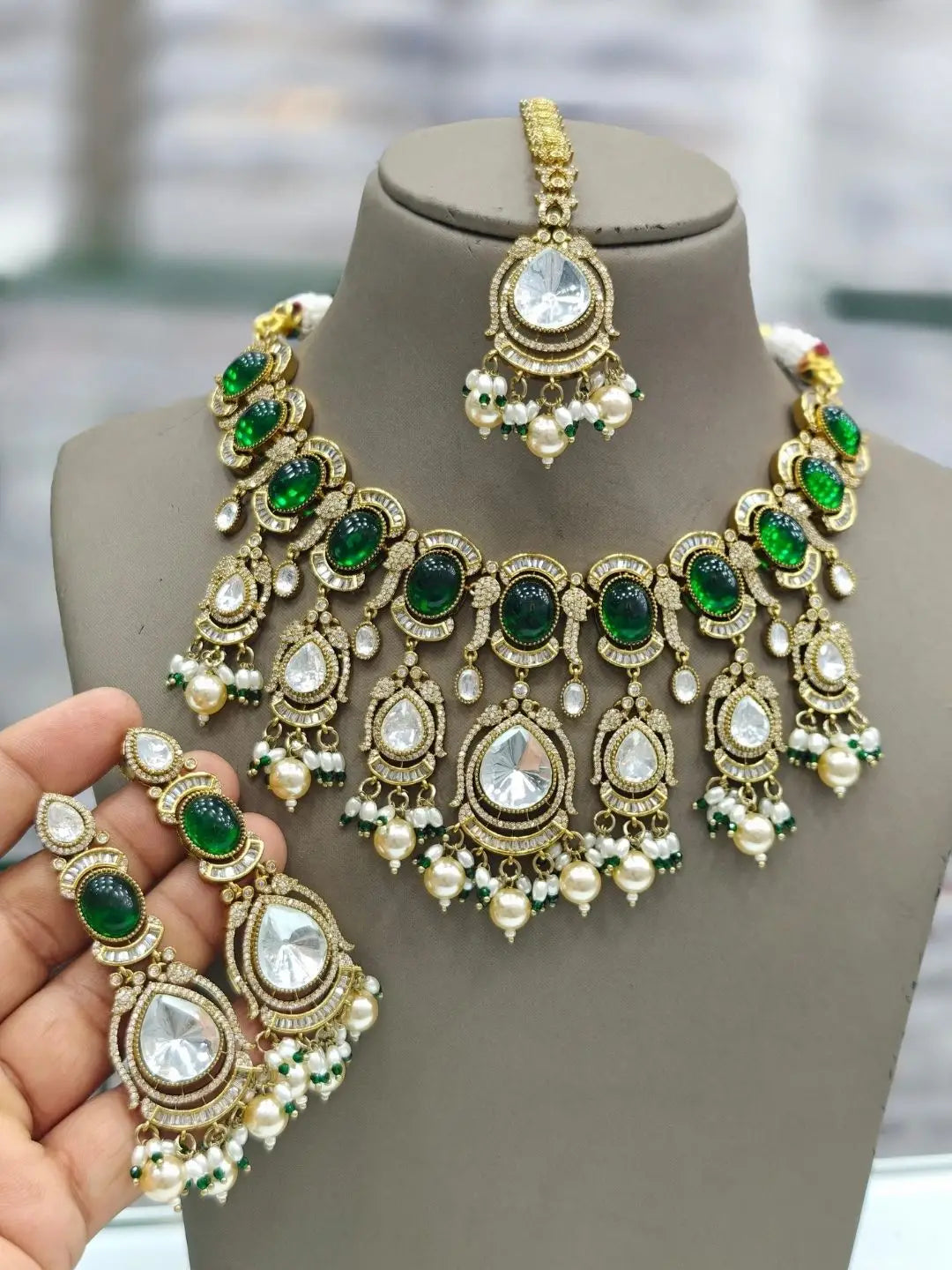 Ishhaara Green Victorian Tear Drop Pastel Bead Neckpiece