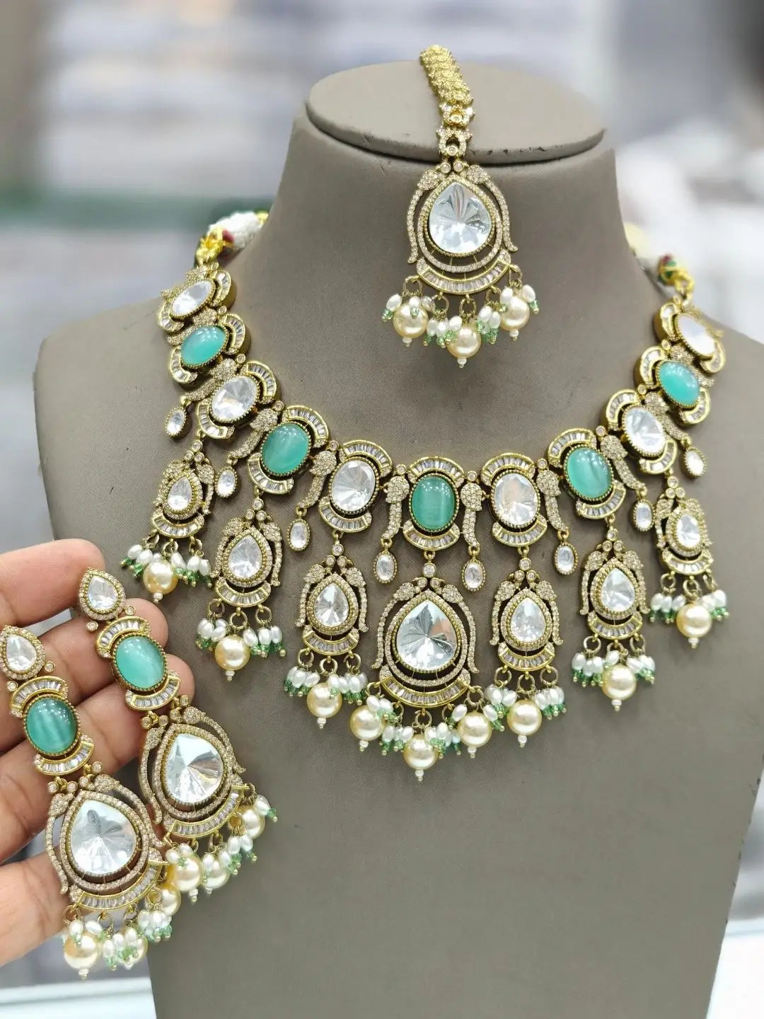 Ishhaara Green Victorian Tear Drop Pastel Bead Neckpiece