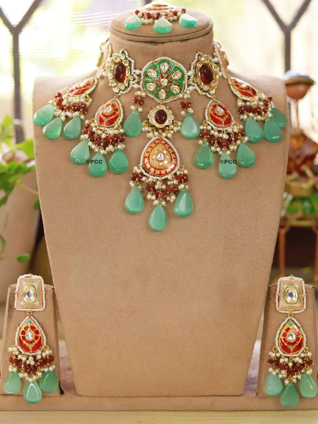 Ishhaara Green Vintage Glamour Choker Necklace With Earring Sets