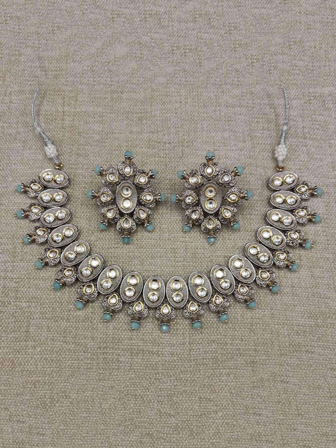 Ishhaara Vintage Sparkle Necklace