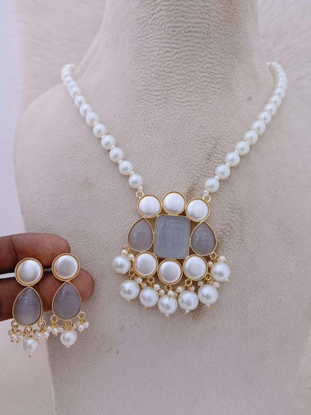 Ishhaara Grey Fusion Pearl Necklace Set