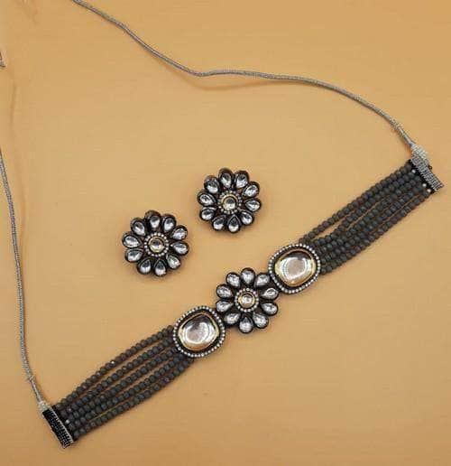 Ishhaara Grey Onex Flower Ad Kundan Choker Necklace Set