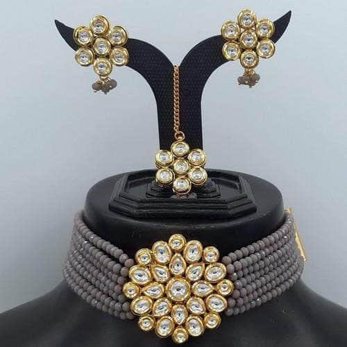 Ishhaara Grey Round Kundan Patch Choker Necklace Set