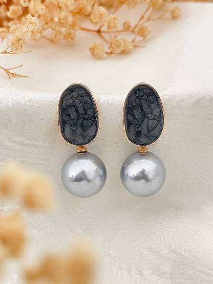 Ishhaara Sargun Mehta In Pearl Drop Earrings