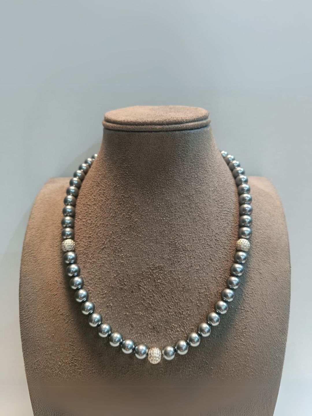 Ishhaara Grey Single Layer Statement Pearl Necklace