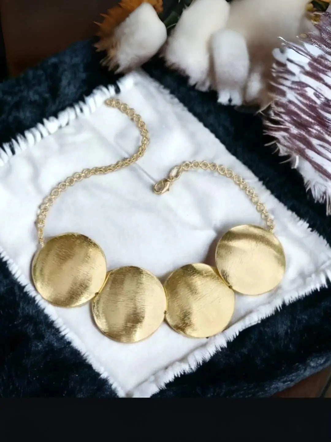Ishhaara Hadie Bold Chunky Choker