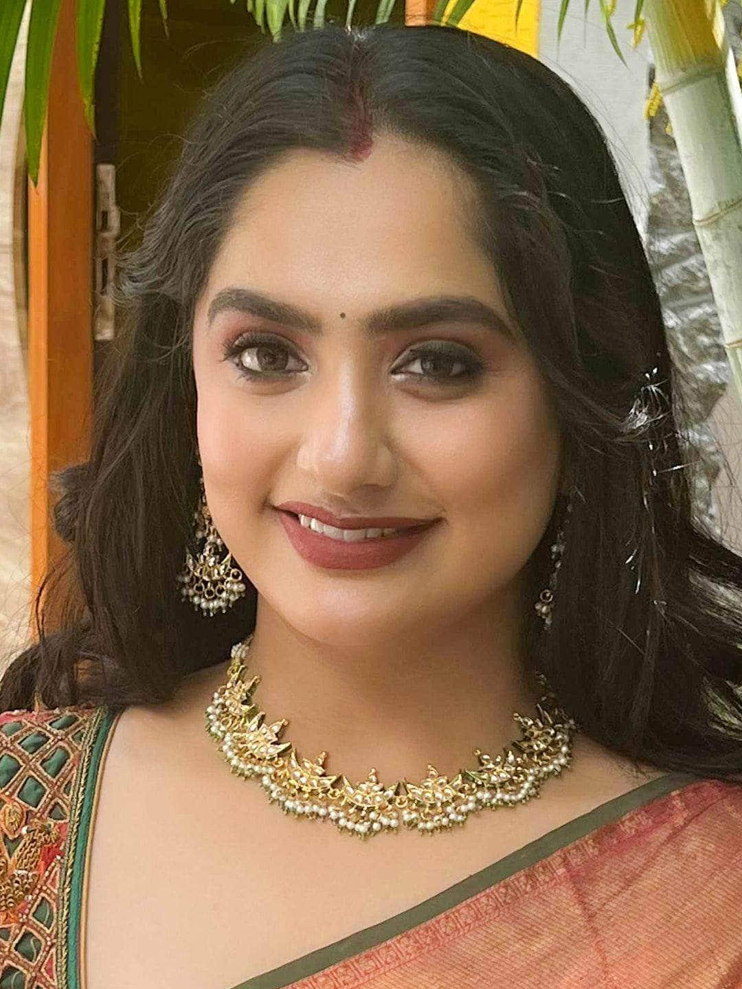 Ishhaara Half Moon Kundan Choker