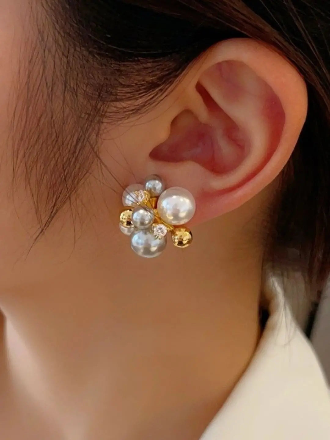 Ishhaara Halo Pearl Studs