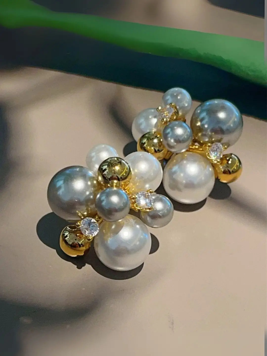Ishhaara Halo Pearl Studs