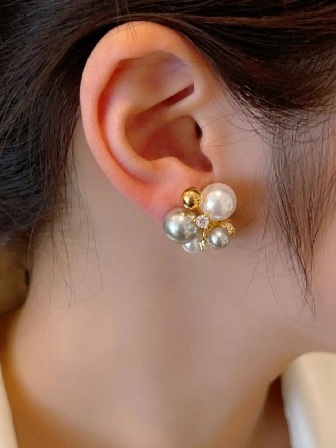 Ishhaara Halo Pearl Studs