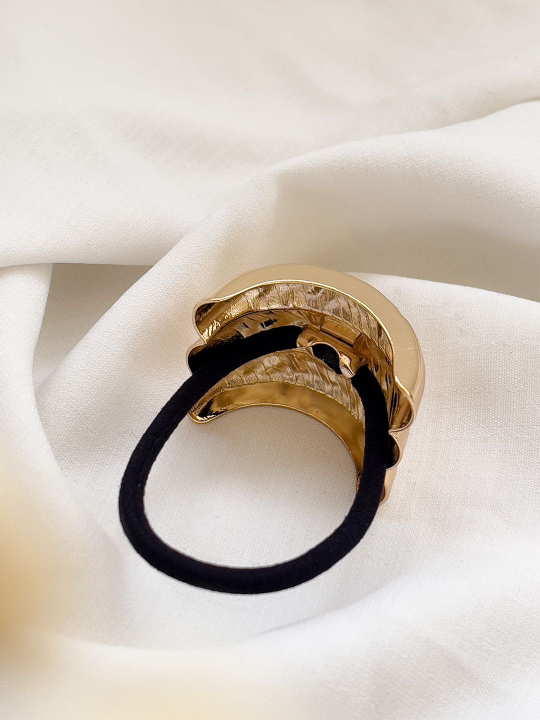 Ishhaara Hammered Triple Line Stainless Steel Rubber Band