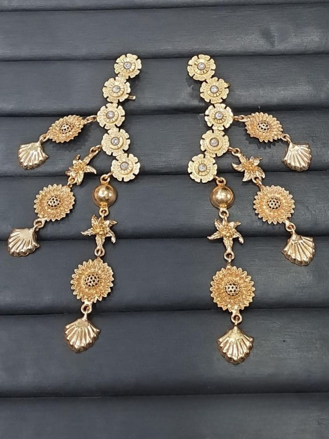 Ishhaara Handcrafted Floral Earcuff Eariing