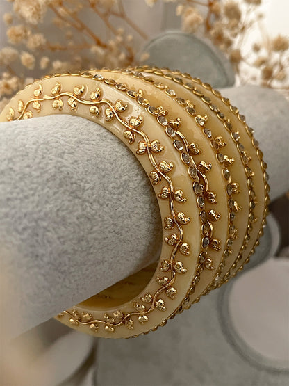 Ishhaara Handcrafted Kundan Studded Rajwadi Bangles