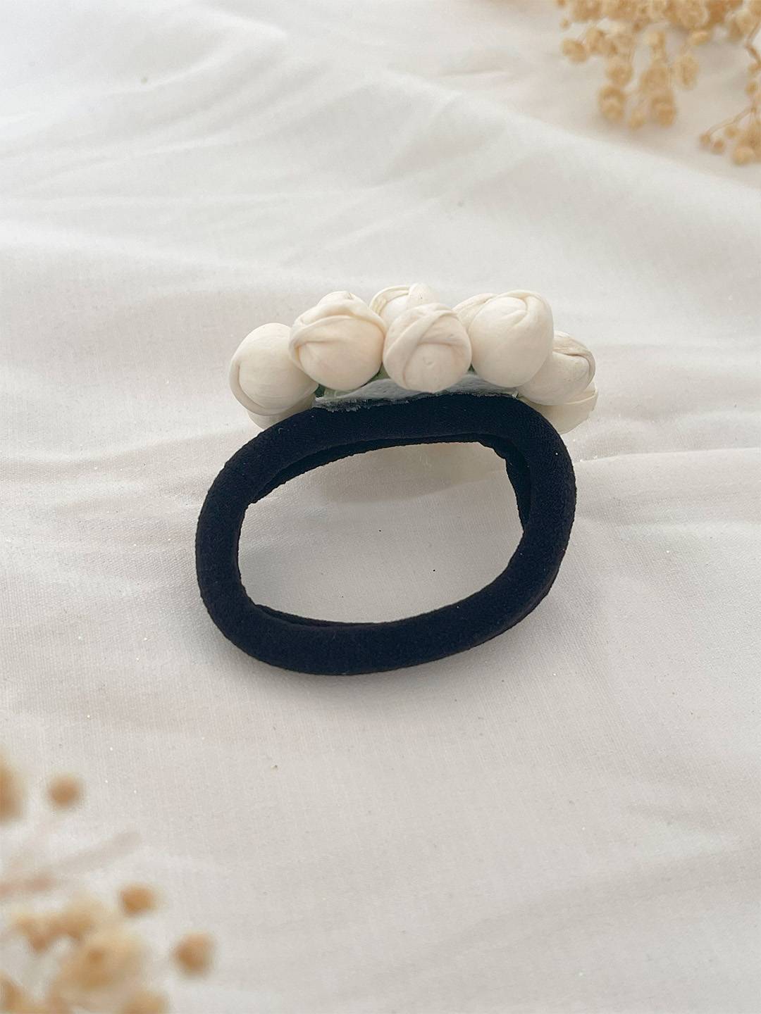 Ishhaara Handcrafted Mallipoo Hair Tie