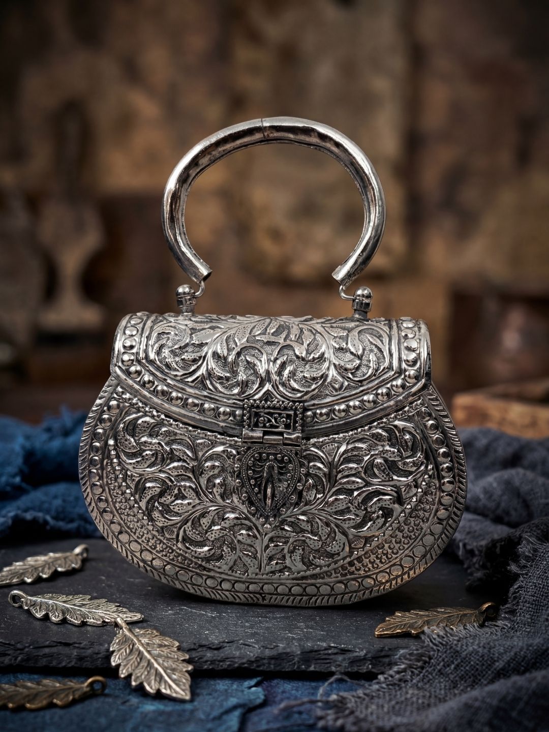 Ishhaara Handmade Silver Metal Vintage Style Purse Sling Clutch