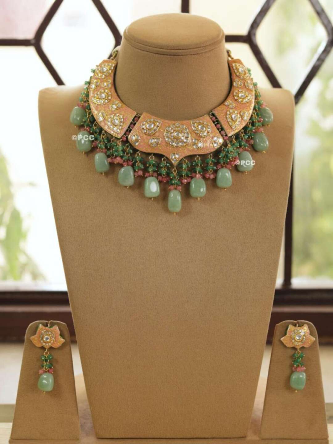 Ishhaara Handmade Traditional Rajasthani Hasli Style Kundan Necklace