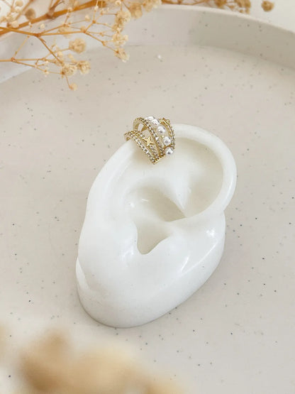Ishhaara Hansika Motwani In Pearl Studded Earcuff