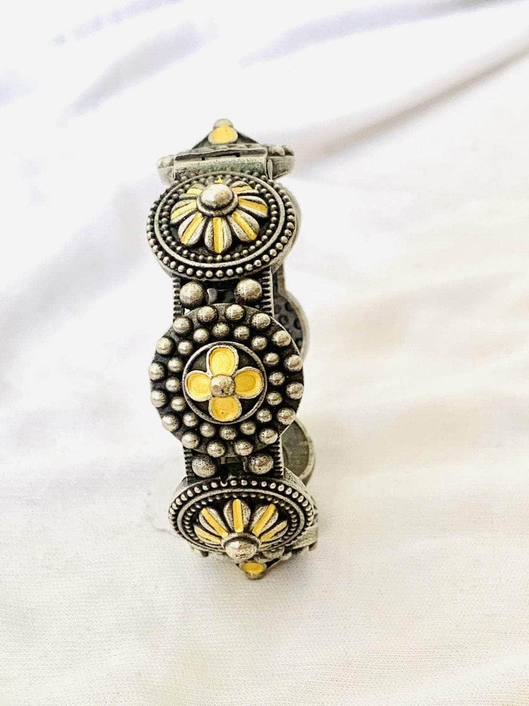 Ishhaara Harleen Sethi In Oxidised Tribal Bangle With Flowers