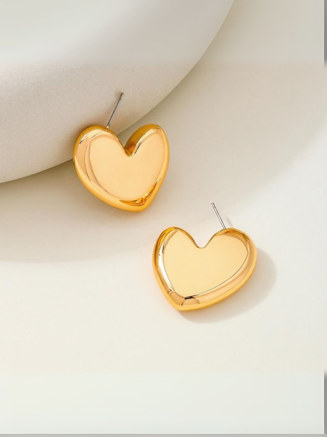Ishhaara Heart Earring