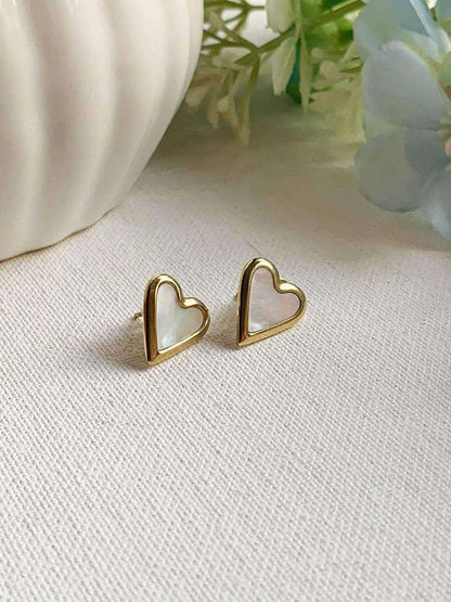 Ishhaara Heart Studs