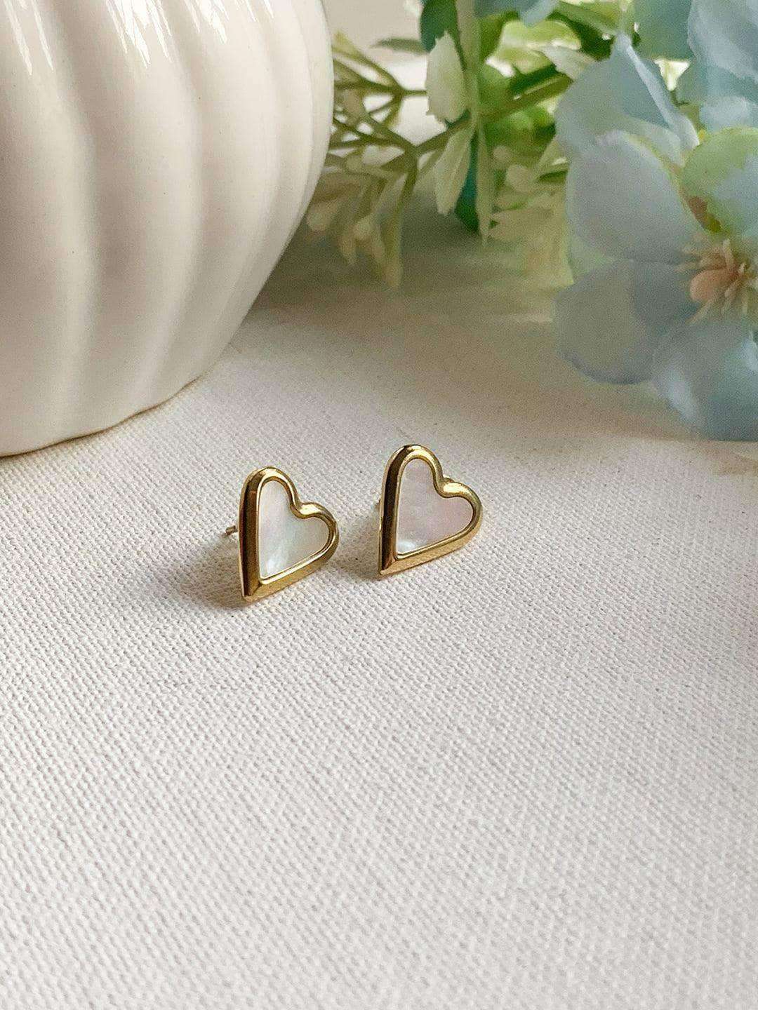 Ishhaara Heart Studs