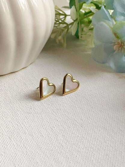 Ishhaara Heart Studs