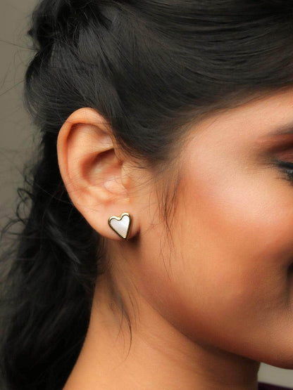 Ishhaara Heart Studs
