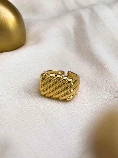 Ishhaara Helix Ring