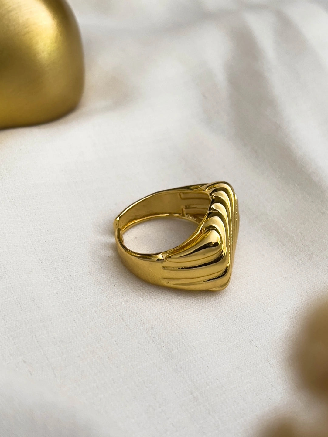 Ishhaara Helix Ring