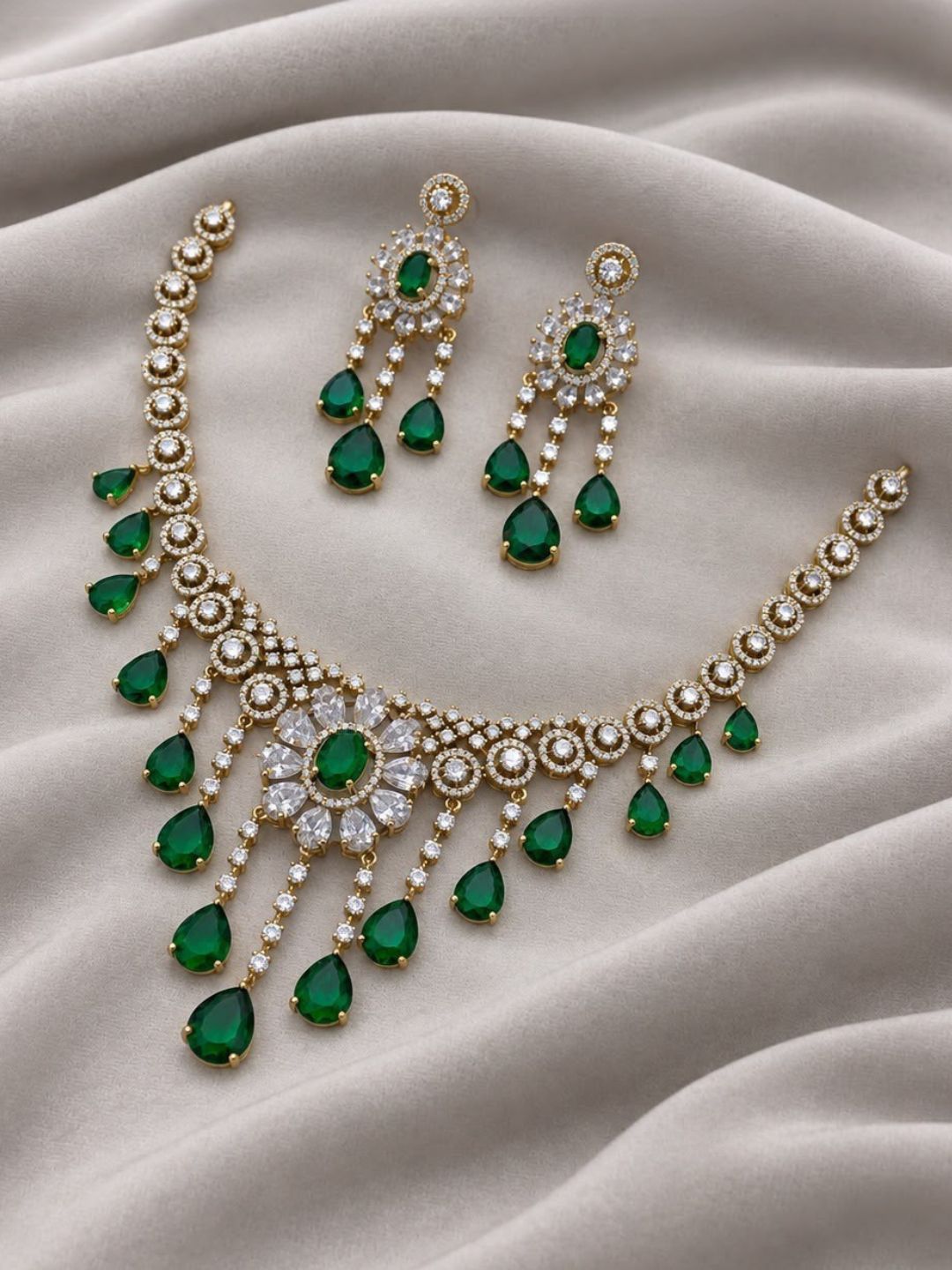 Ishhaara Heritage Sparkle Ad Necklace Set