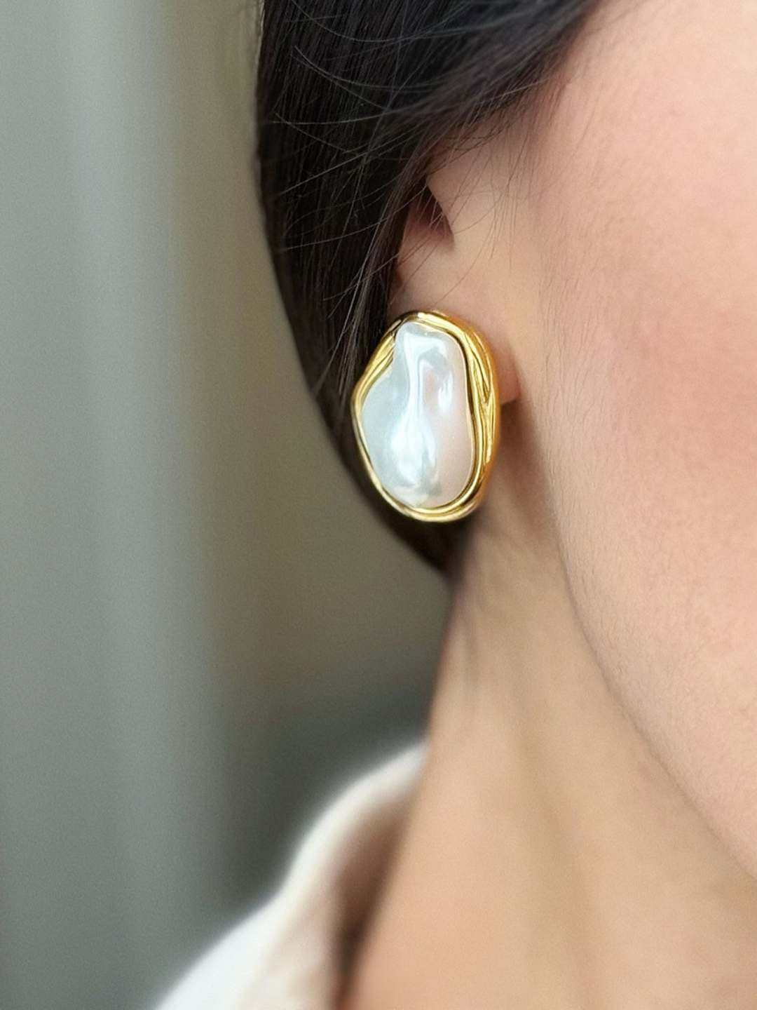 Ishhaara High Quality Baroque Pearl 18K Golden Polish Earring