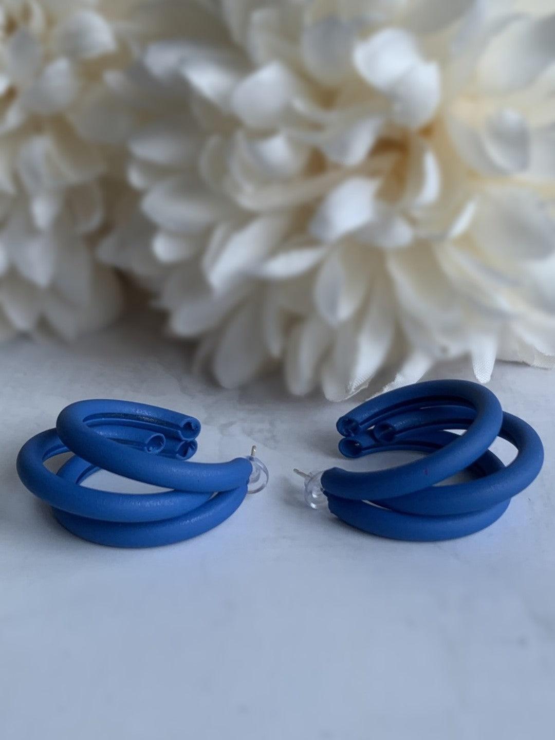 Ishhaara Hina Khan In Triple Hoop Earrings Blue
