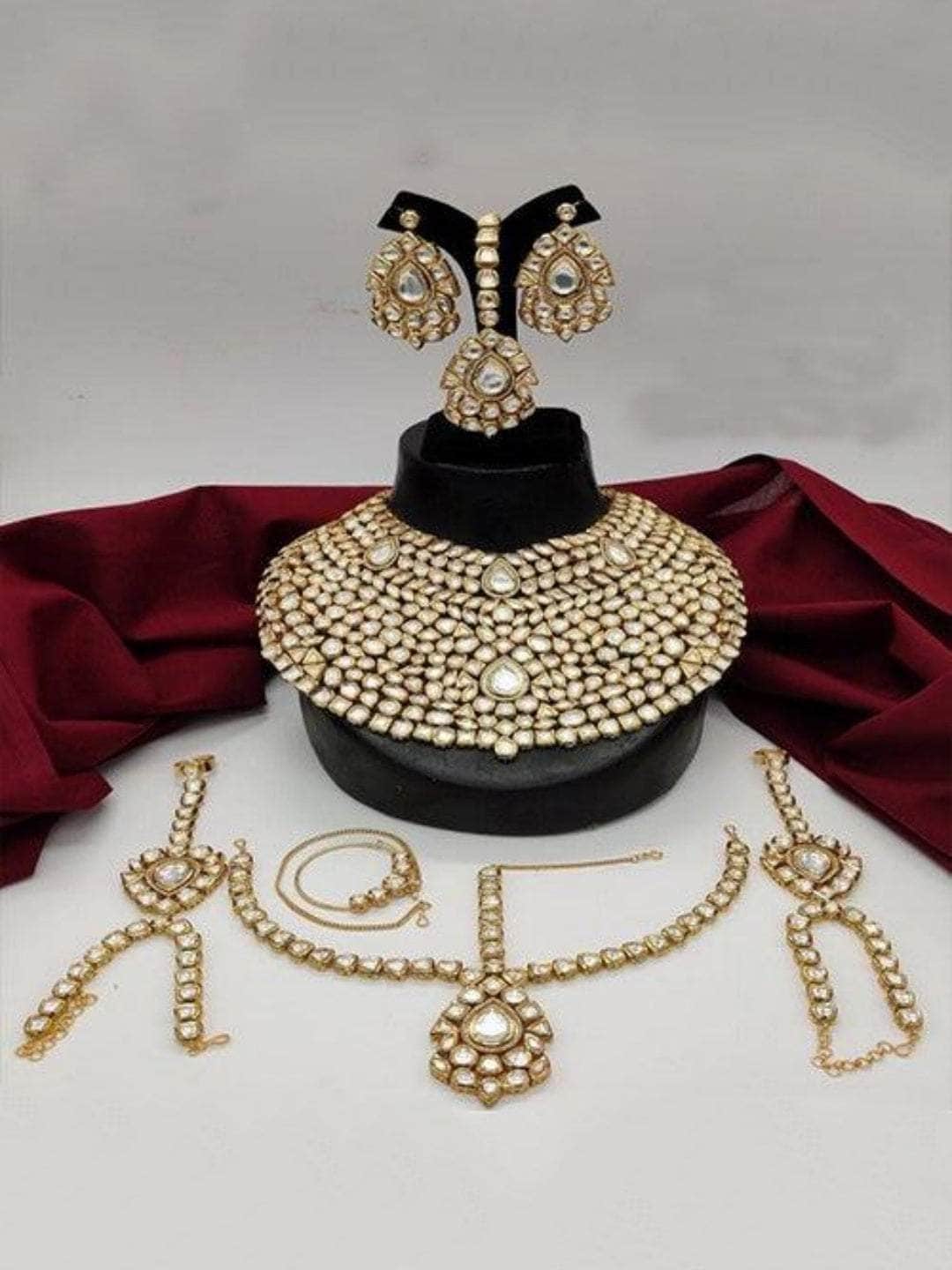 Ishhaara Huge Bridal Necklace Set