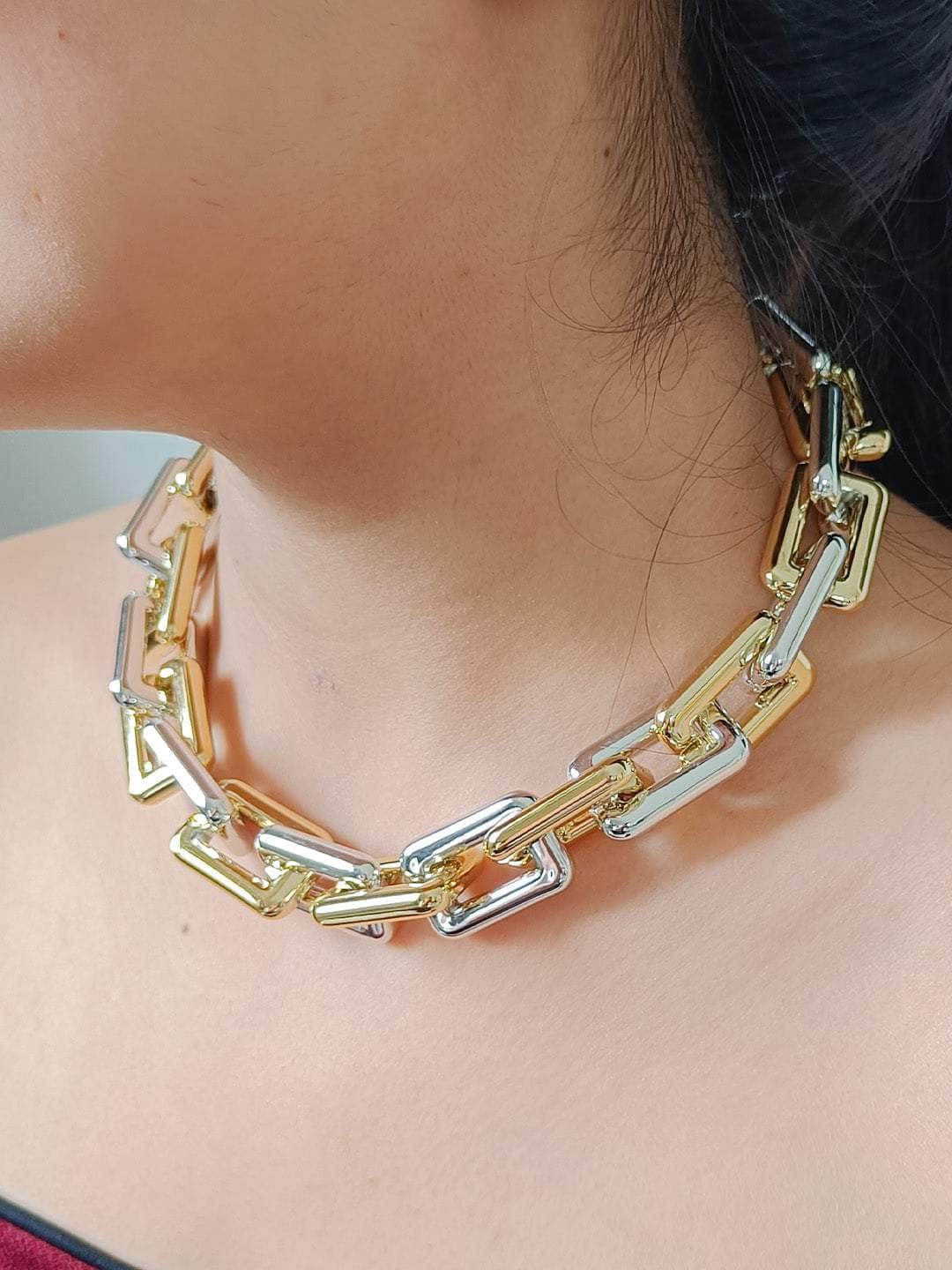 Ishhaara Huma Qureshi In Rectangular Link Acrylic Necklace