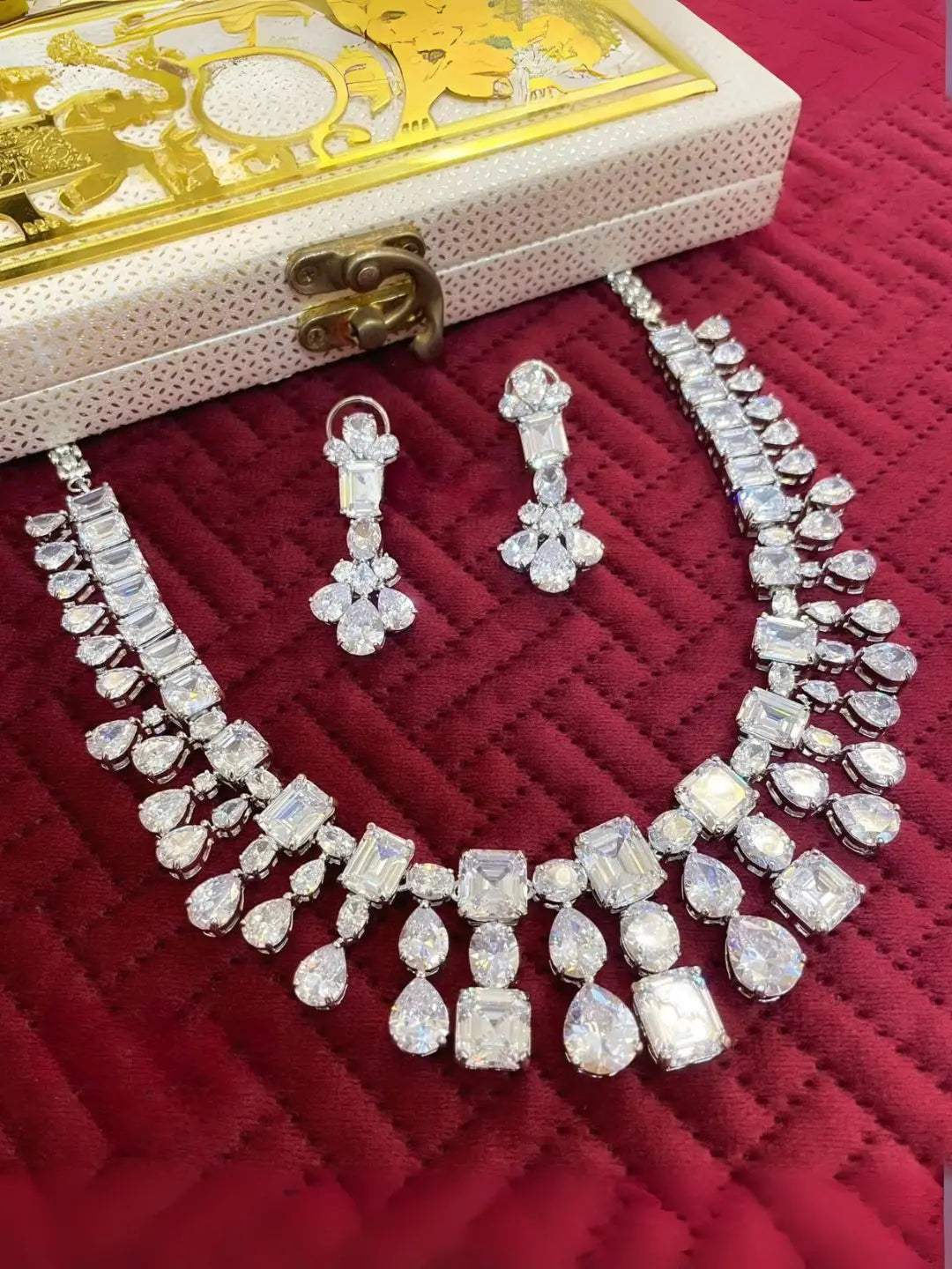 Ishhaara Infinite Orchid Diamond Necklace Set