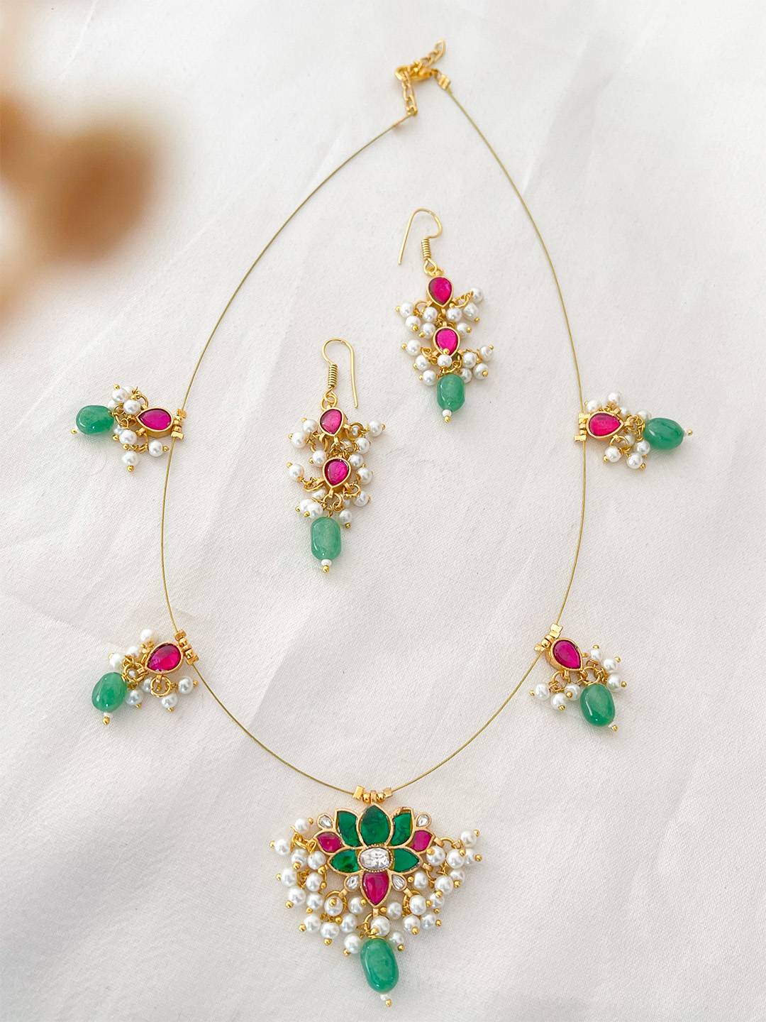 Ishhaara Invisible Jadau Kundan Necklace