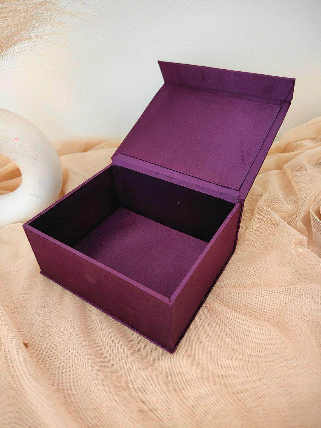 Ishhaara Ishhaara Gift Box- Size 3