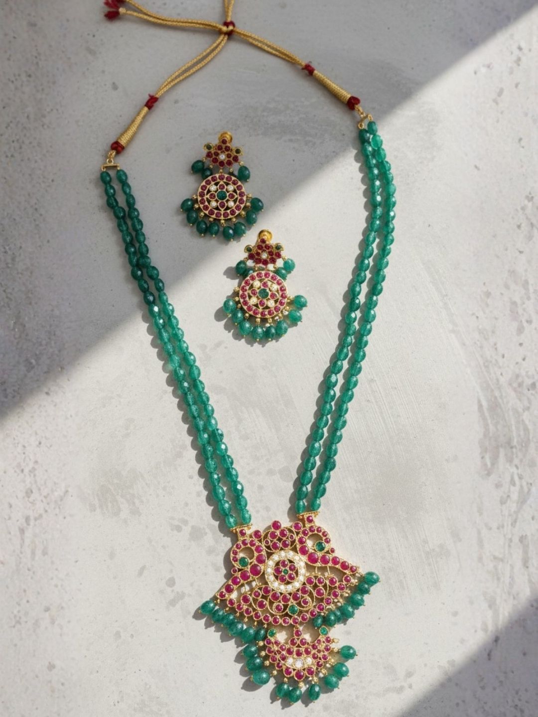 Ishhaara Jadau Flower Green Beads Pendant Set
