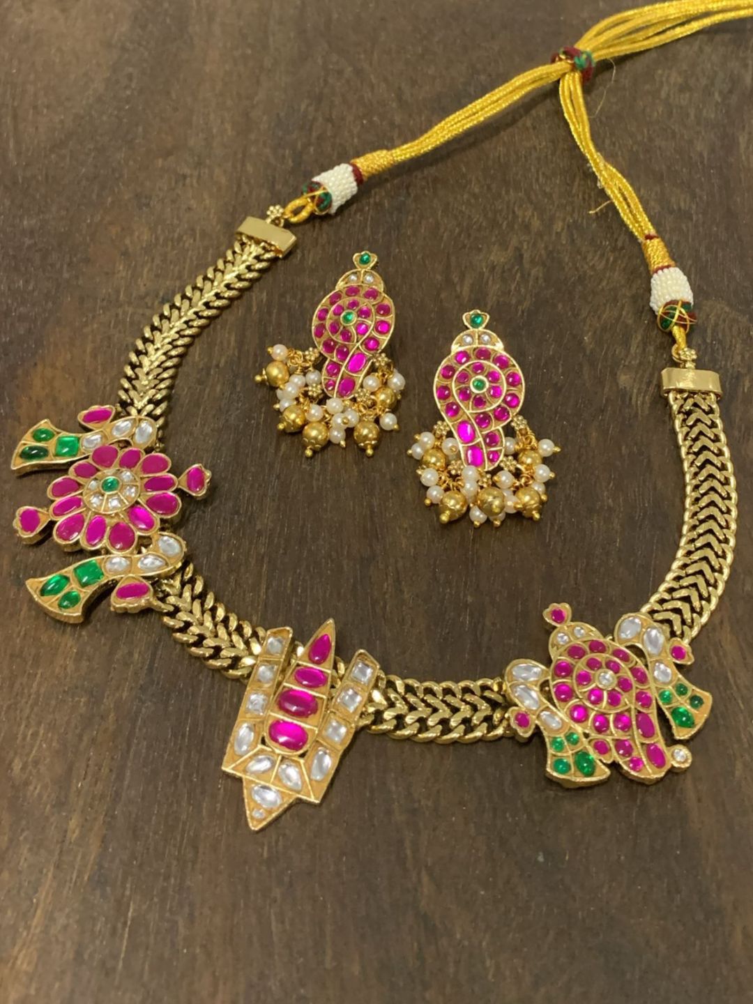 Ishhaara Jadau Kundan Shanku Chakra Namami Necklace