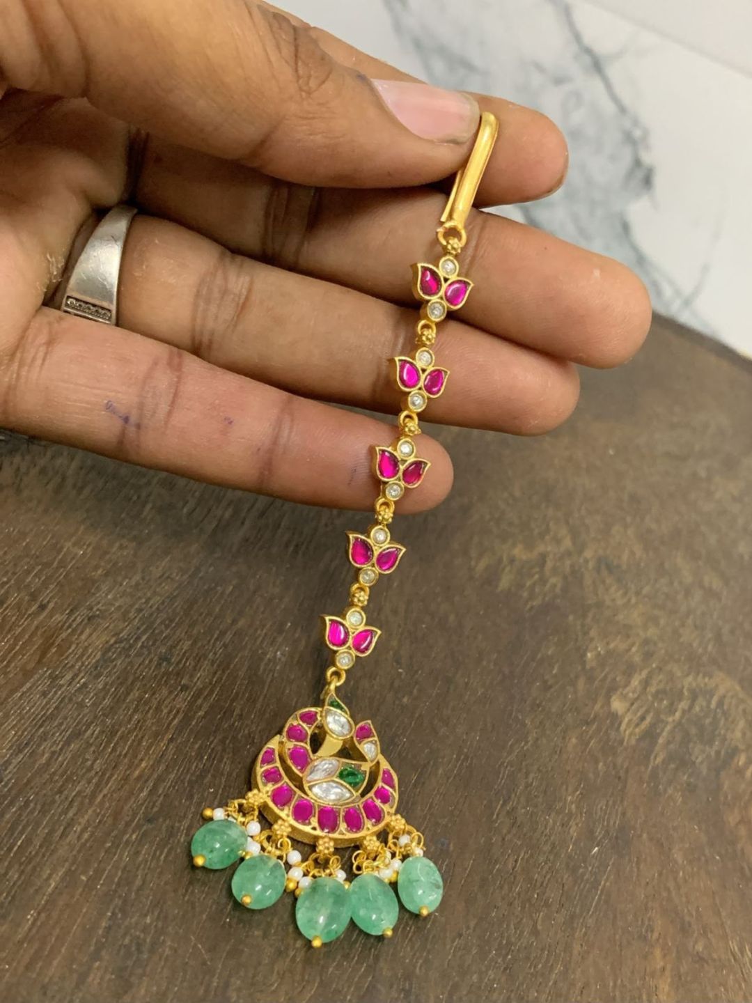 Ishhaara Jadau Tilak Teeka