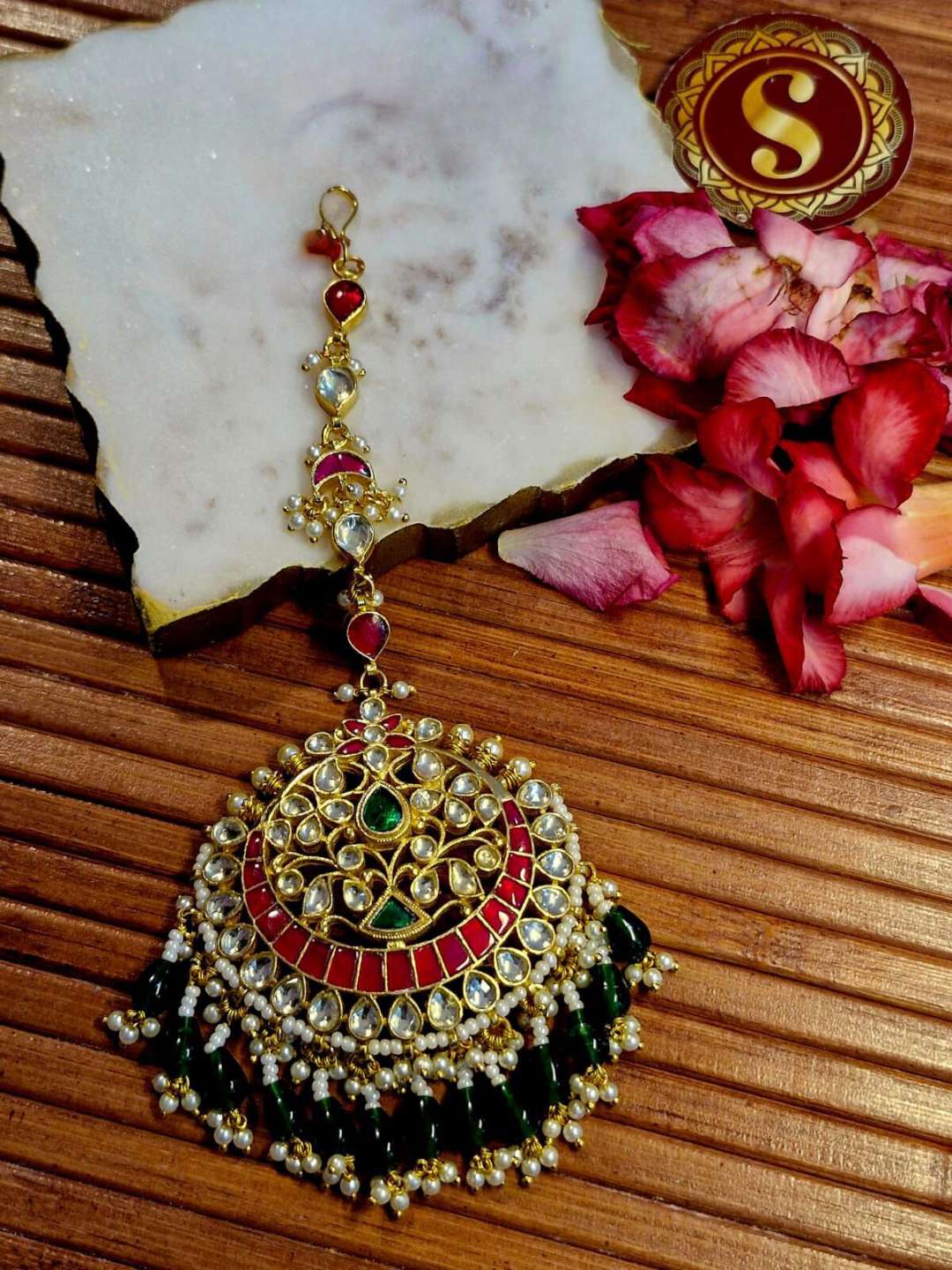 Ishhaara Jadtar Kundan Maang Tikka With Green Drops