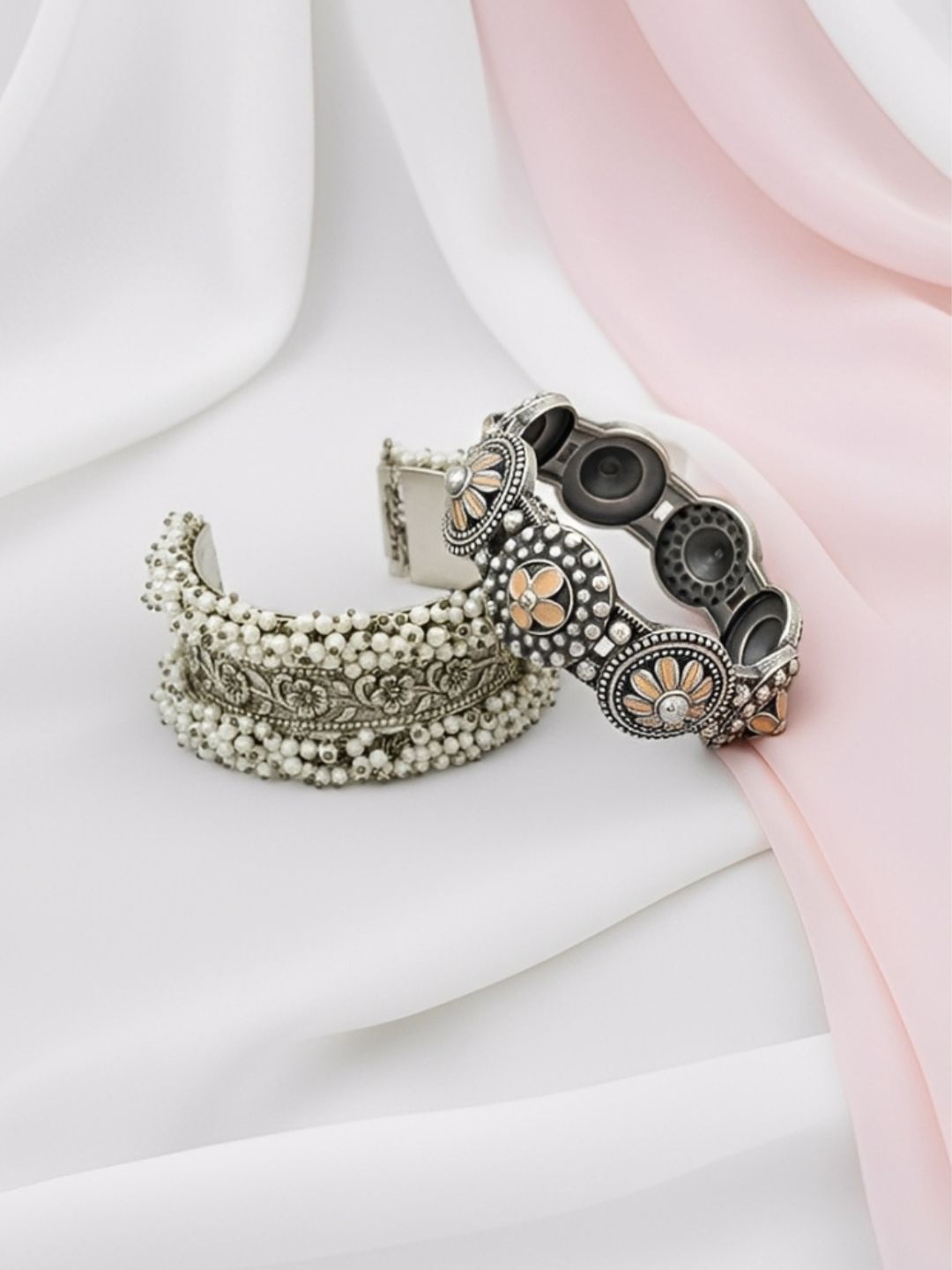 Ishhaara Jhanvi Kapoor In Oxidised Bangles Set