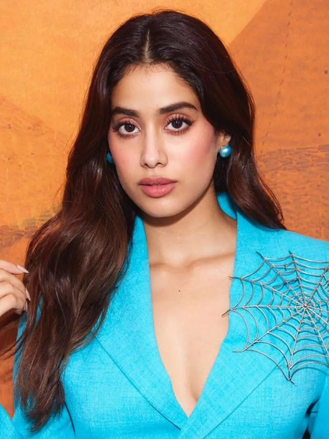 Ishhaara Jhanvi Kapoor In Pearl Statement Studs Electric