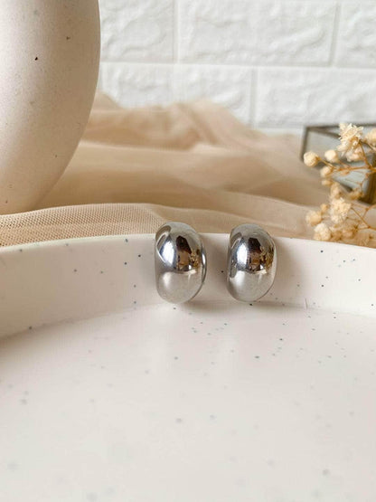 Ishhaara Jhanvi Kapoor In Smooth Shiny Metal Earring